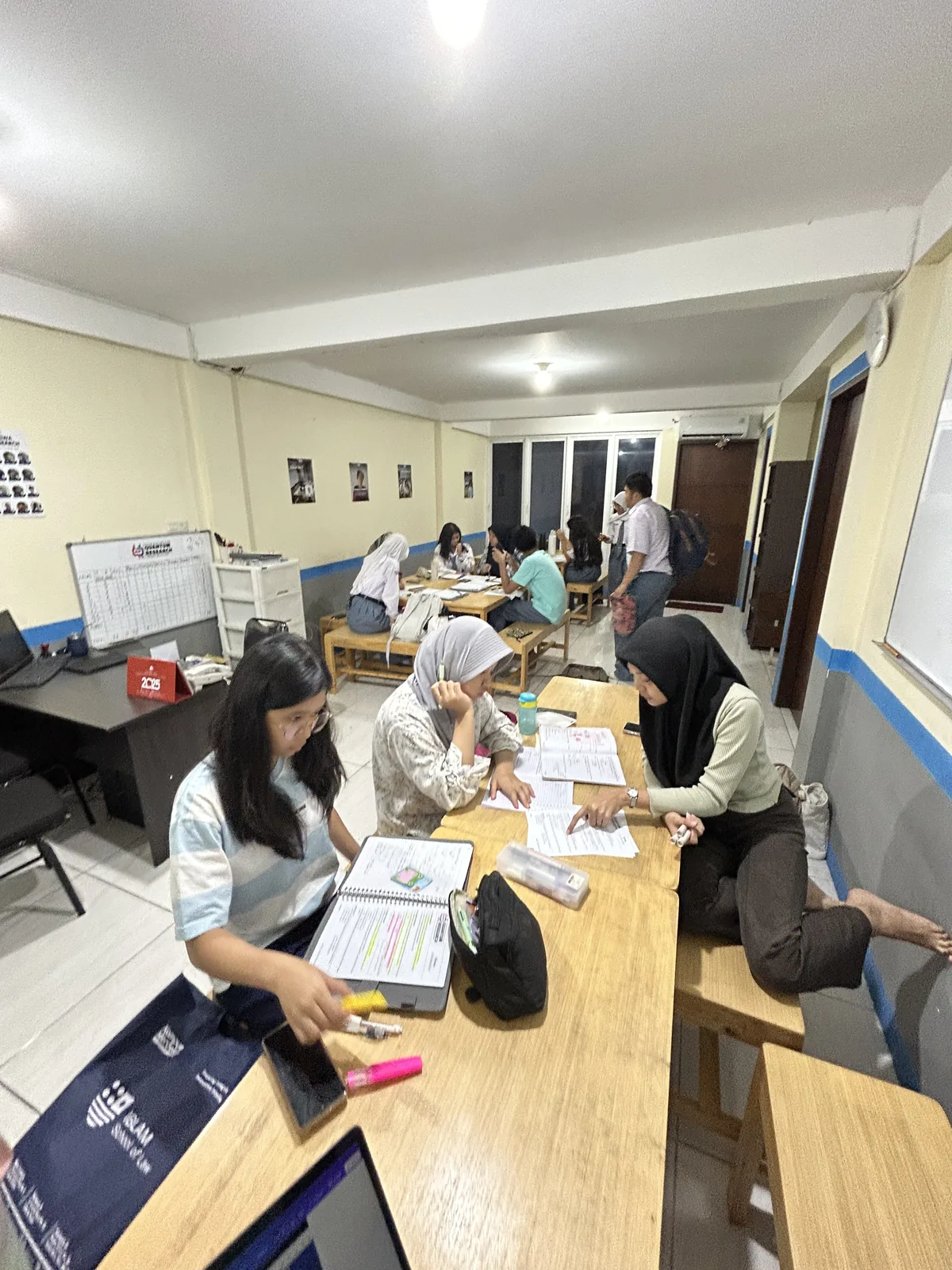 Suasana Belajar — Quantum Research Cempaka Putih