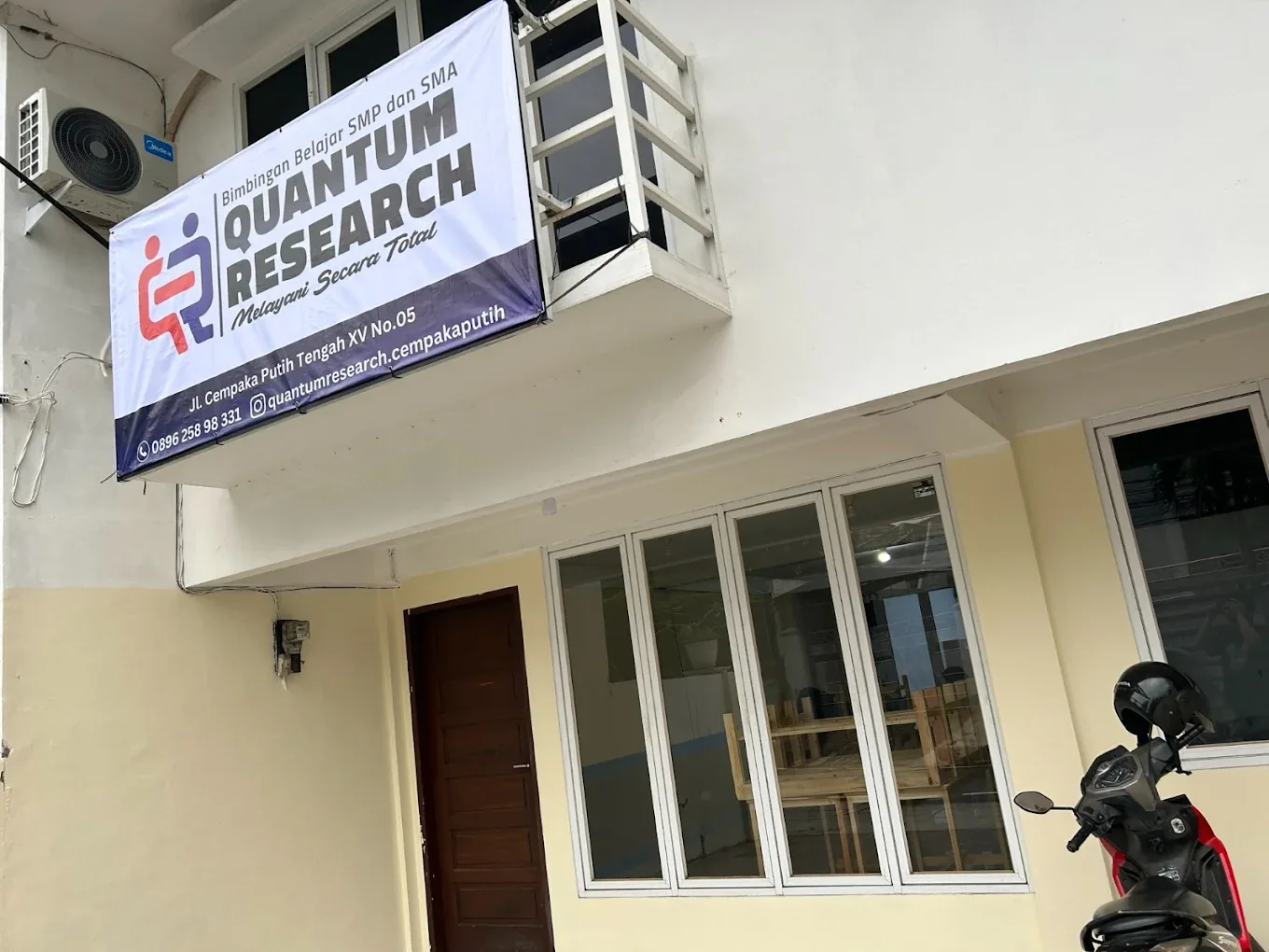 Tampak Depan — Quantum Research Cempaka Putih