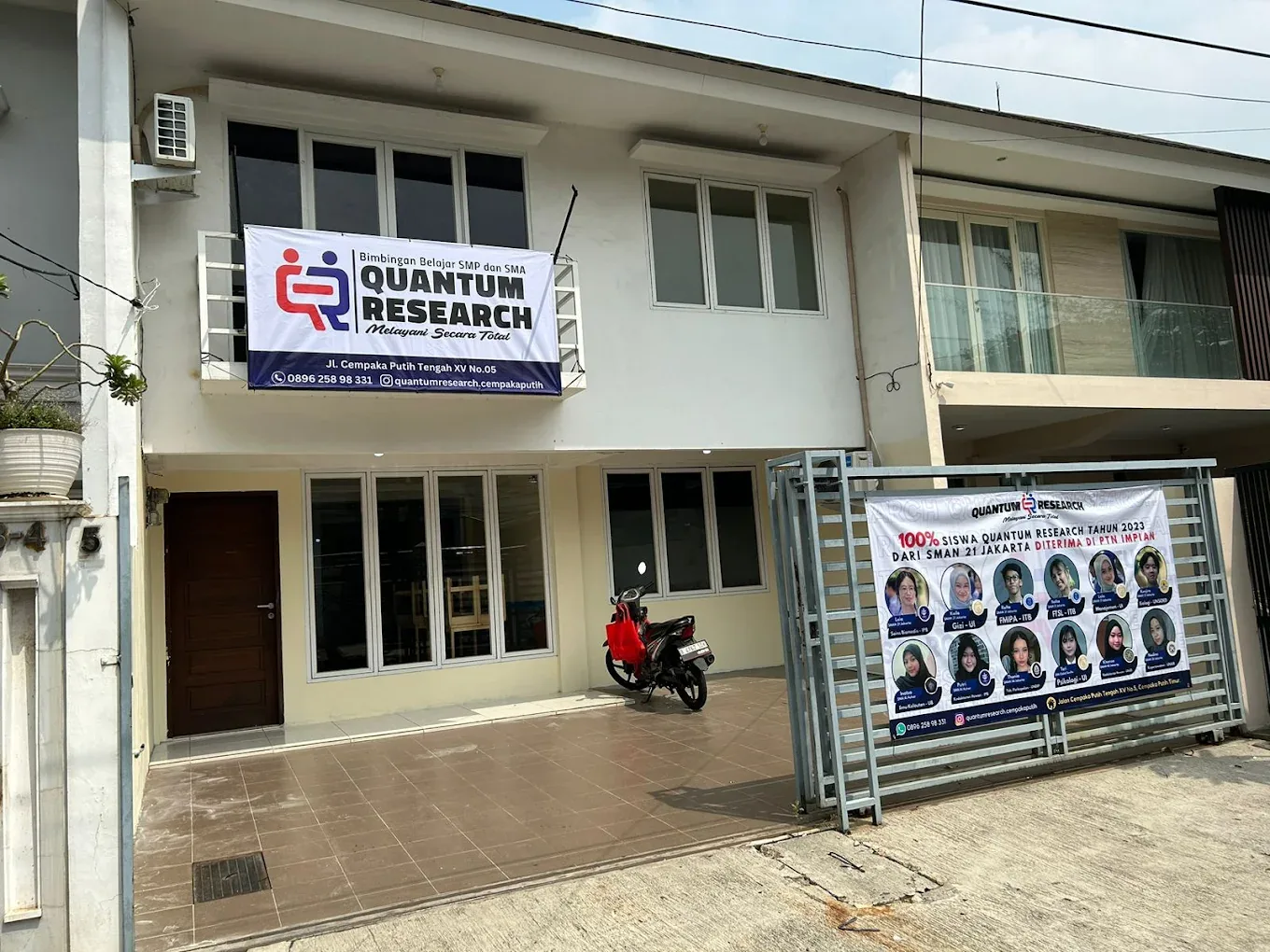 Tampak Depan — Quantum Research Cempaka Putih