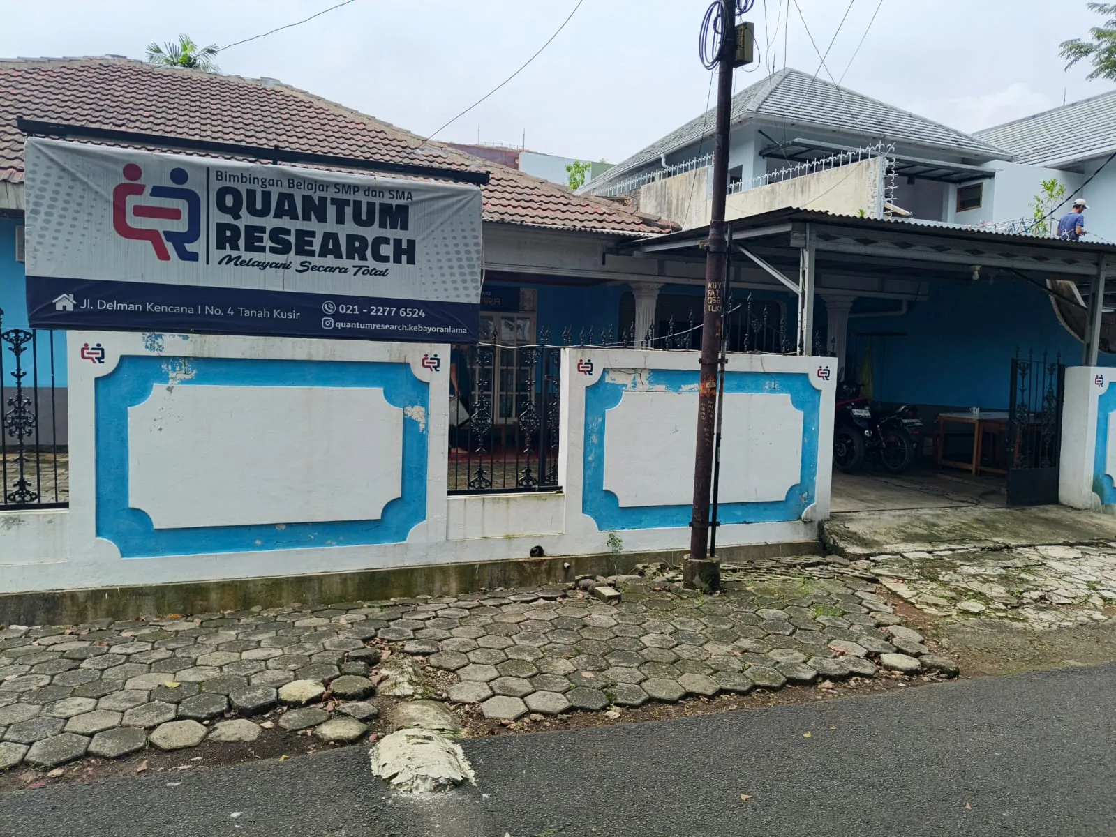 Gerbang Depan — Quantum Research Kebayoran Lama